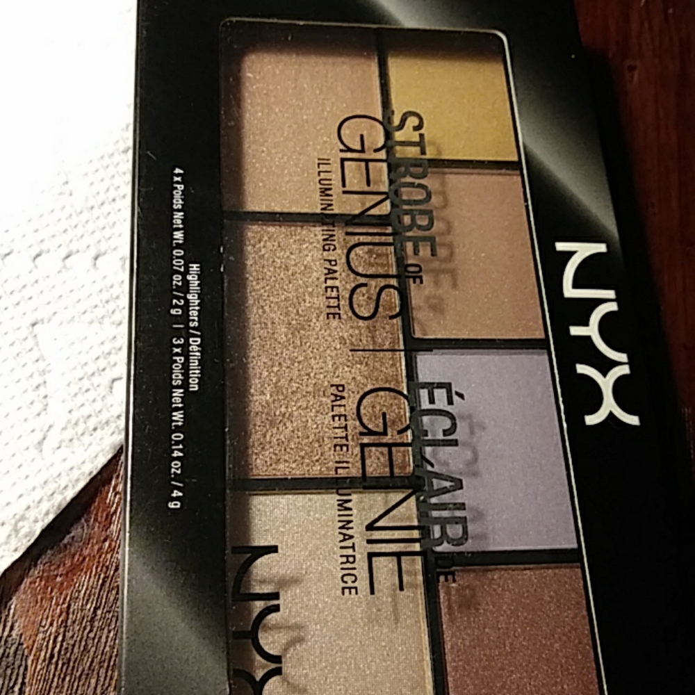 NYX Strobe of Genius Illuminator Palette